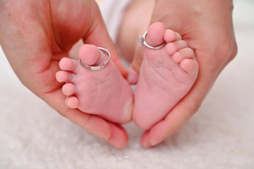 广州包生男孩的试管医院宝宝脸上长黑点